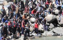 Hundreds of Nepalese stuck at India border amid COVID-19 lockdown
